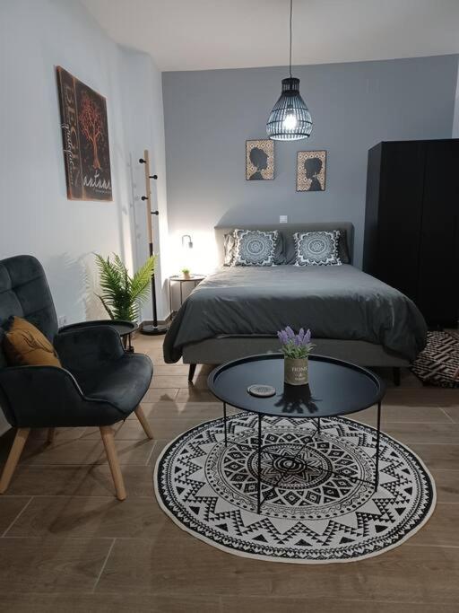 Petite Suite With Backyard. Мітіліні Екстер'єр фото