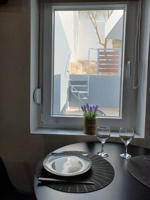 Petite Suite With Backyard. Мітіліні Екстер'єр фото