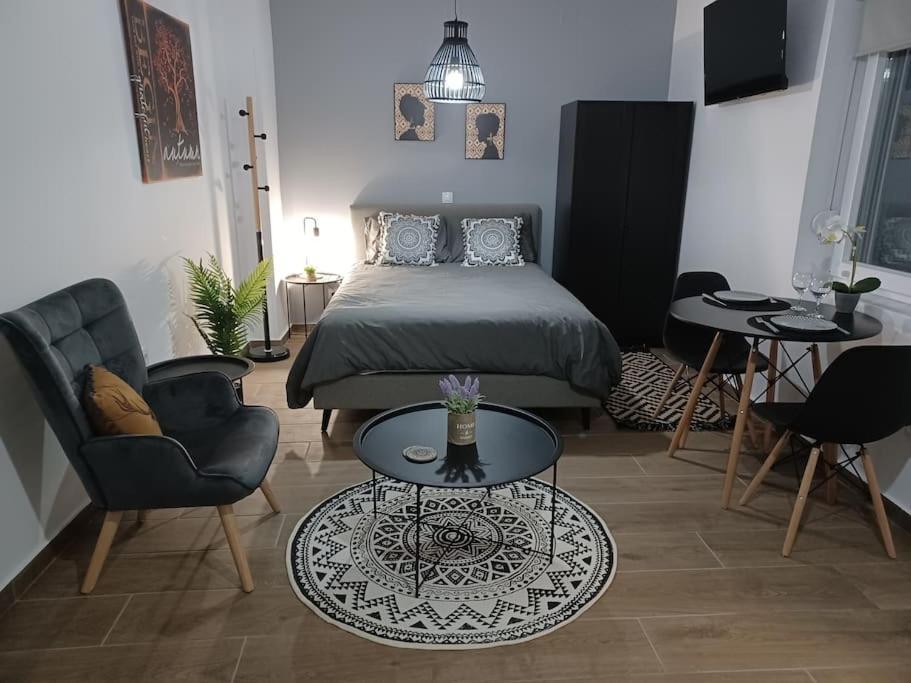 Petite Suite With Backyard. Мітіліні Екстер'єр фото